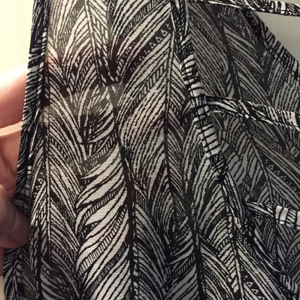 Torrid Top with Feather Pattern Black plus size 1 - Picture 13 of 14